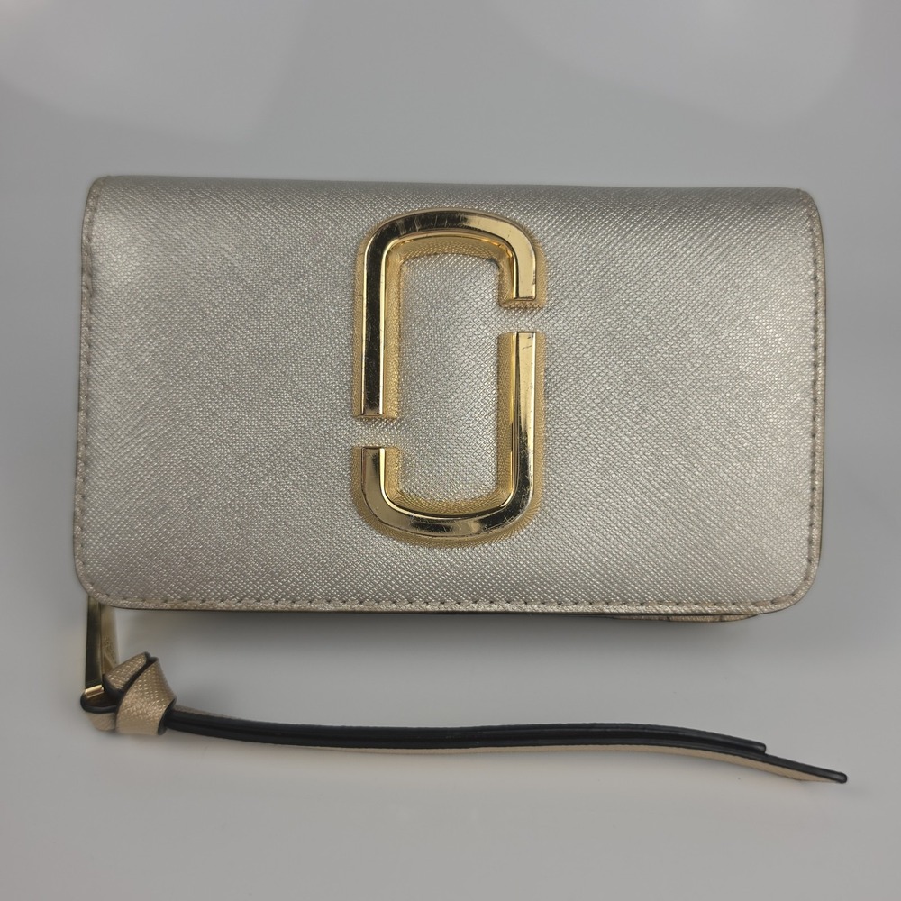 Marc Jacobs Snapshot Metallic Compact Wallet Two Tone Silver Gold J Marc Logo
